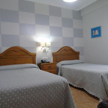 א גוארדה Hotel Bruselas מראה חיצוני תמונה