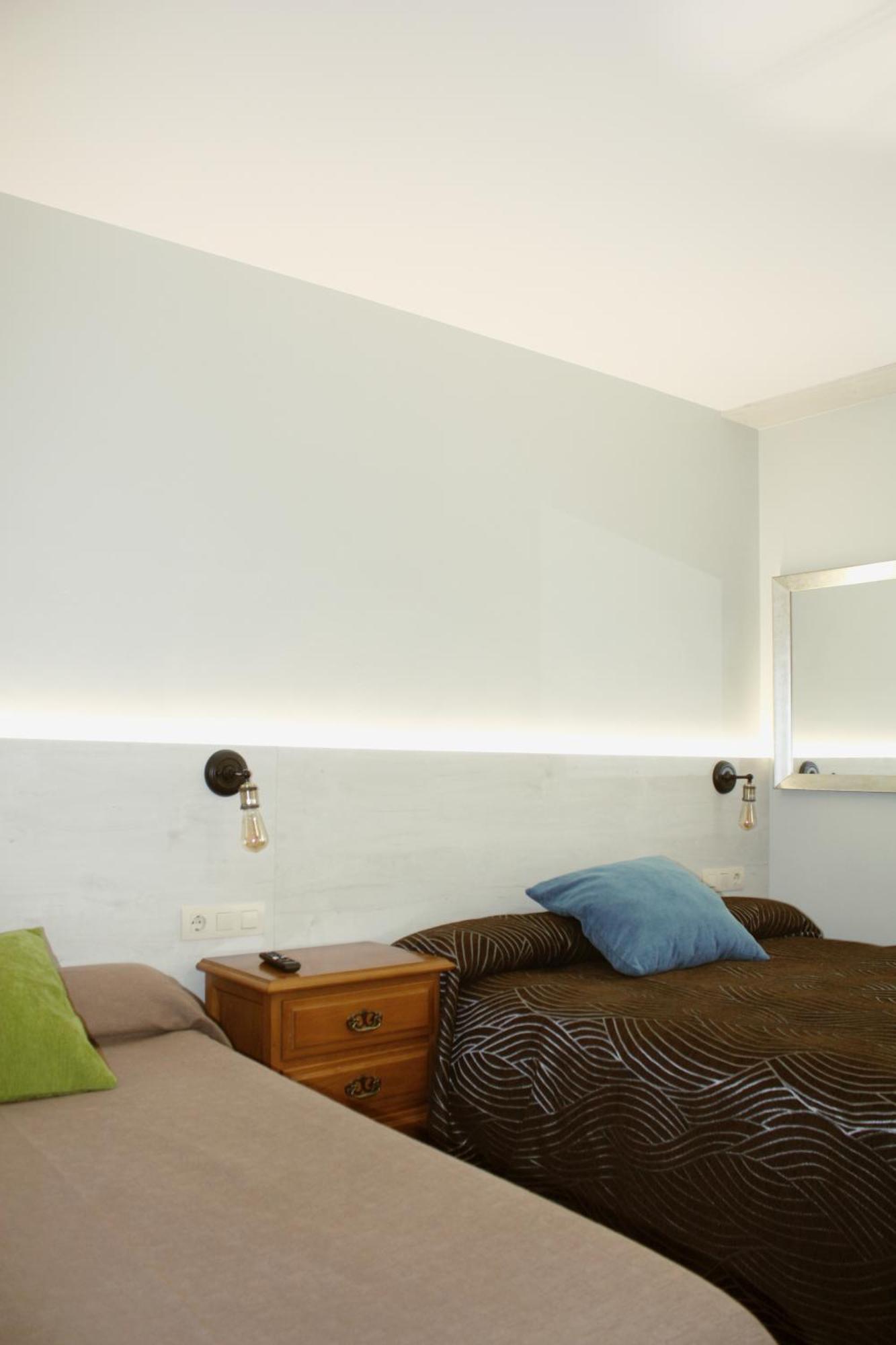 א גוארדה Hotel Bruselas מראה חיצוני תמונה