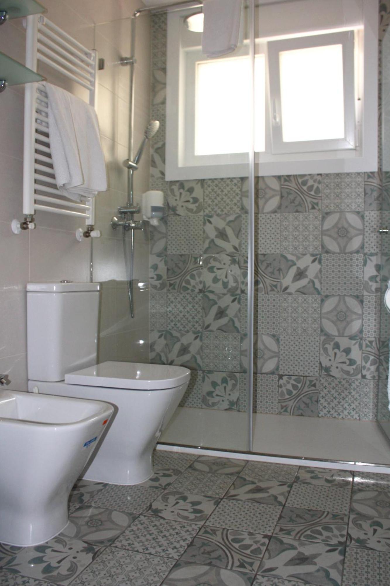 א גוארדה Hotel Bruselas מראה חיצוני תמונה