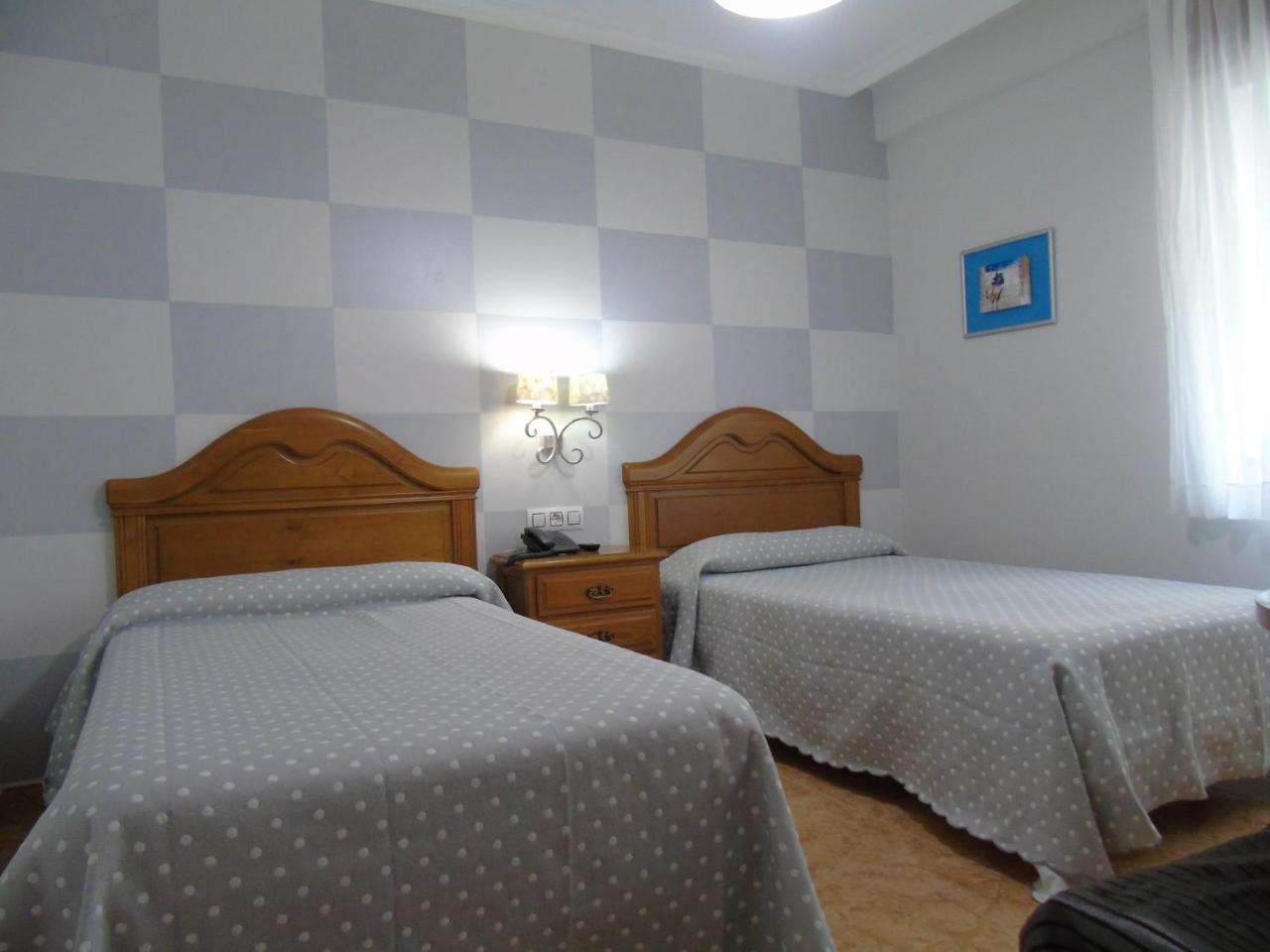 א גוארדה Hotel Bruselas מראה חיצוני תמונה