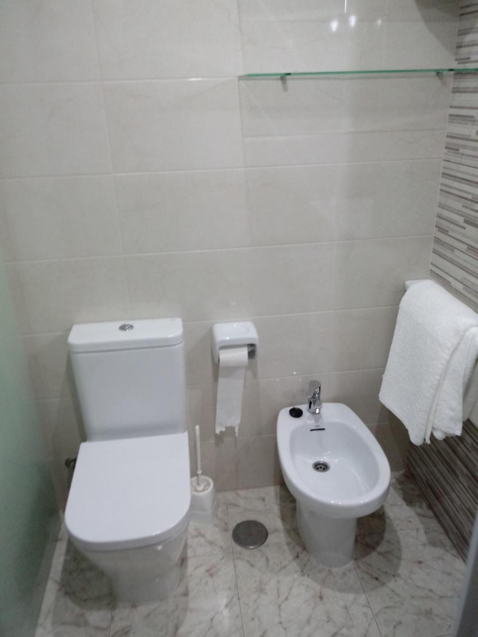 א גוארדה Hotel Bruselas מראה חיצוני תמונה